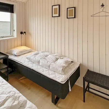 8 Person In Vaeggerlose * Bøtø By