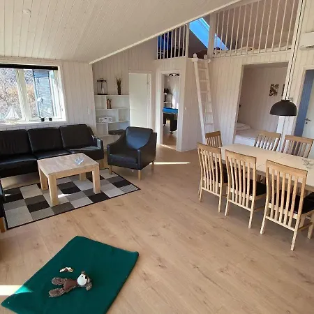 8 Person In Vaeggerlose Ferienhaus Bøtø By