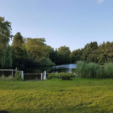 8 Person In Vaeggerlose Bøtø By